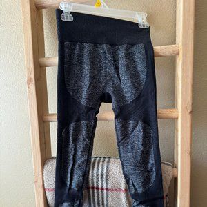 Stretchy workout pants (booty contour)